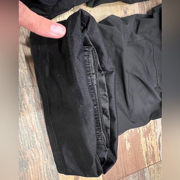 North face Snowpants - Picture 3 of 11